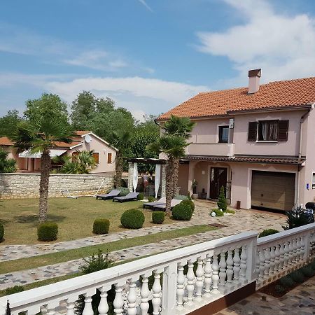Ferienwohnung Mit 2 Schlafzimmer Oder Studio Apartment - Istrien-Fiorini Бртонигла Экстерьер фото
