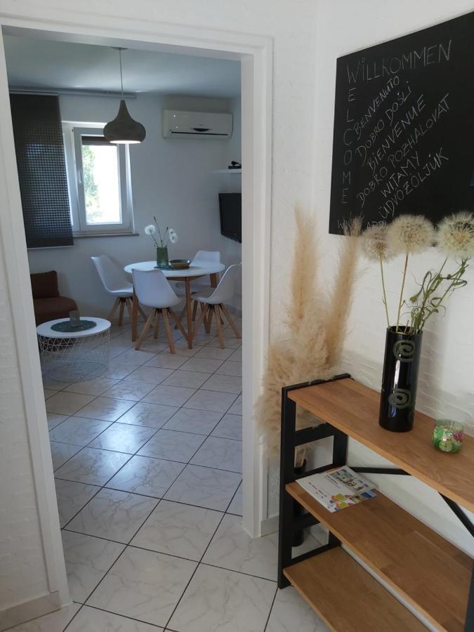 Ferienwohnung Mit 2 Schlafzimmer Oder Studio Apartment - Istrien-Fiorini Бртонигла Экстерьер фото