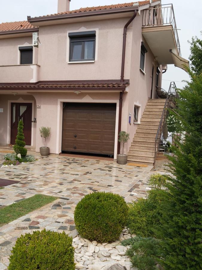 Ferienwohnung Mit 2 Schlafzimmer Oder Studio Apartment - Istrien-Fiorini Бртонигла Экстерьер фото