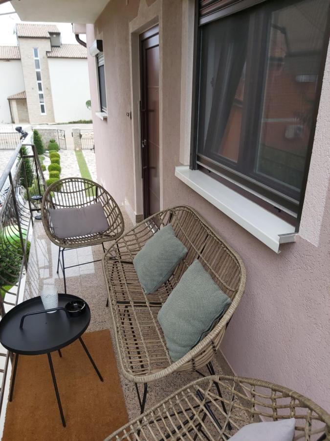 Ferienwohnung Mit 2 Schlafzimmer Oder Studio Apartment - Istrien-Fiorini Бртонигла Экстерьер фото