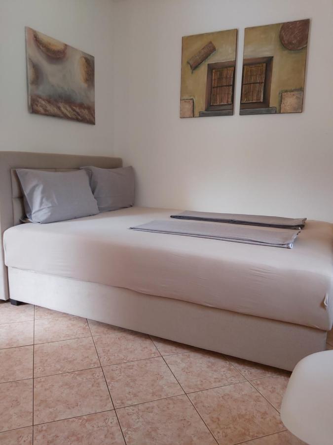 Ferienwohnung Mit 2 Schlafzimmer Oder Studio Apartment - Istrien-Fiorini Бртонигла Экстерьер фото