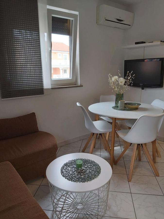 Ferienwohnung Mit 2 Schlafzimmer Oder Studio Apartment - Istrien-Fiorini Бртонигла Экстерьер фото