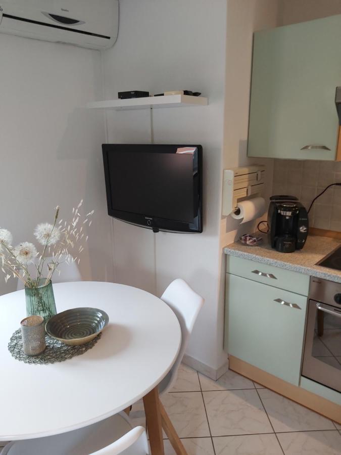 Ferienwohnung Mit 2 Schlafzimmer Oder Studio Apartment - Istrien-Fiorini Бртонигла Экстерьер фото