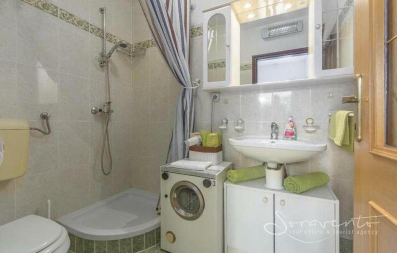 Ferienwohnung Mit 2 Schlafzimmer Oder Studio Apartment - Istrien-Fiorini Бртонигла Экстерьер фото